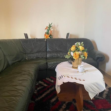 Km'S Cozy Spacious Calm Appart Meuble Yaoundé Esterno foto