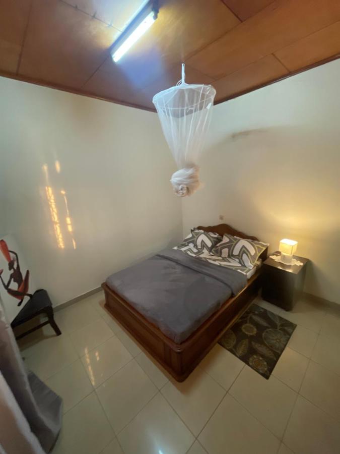 Km'S Cozy Spacious Calm Appart Meuble Yaoundé Esterno foto