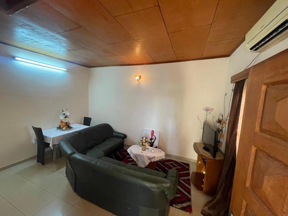 Km'S Cozy Spacious Calm Appart Meuble Yaoundé Esterno foto