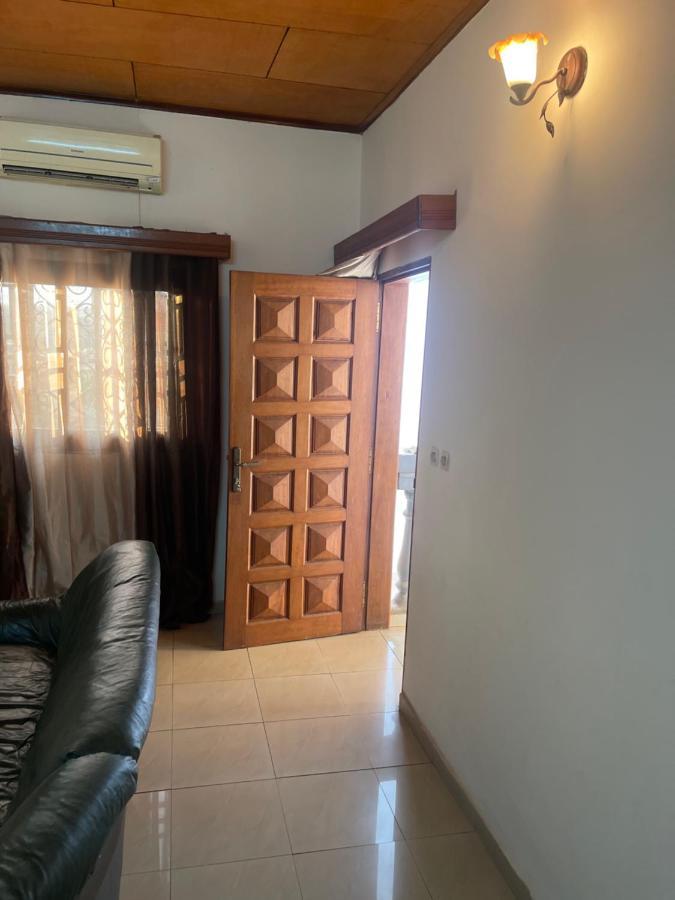Km'S Cozy Spacious Calm Appart Meuble Yaoundé Esterno foto