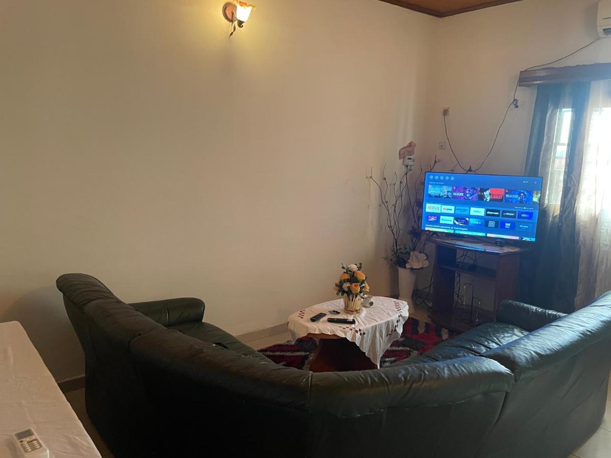 Km'S Cozy Spacious Calm Appart Meuble Yaoundé Esterno foto