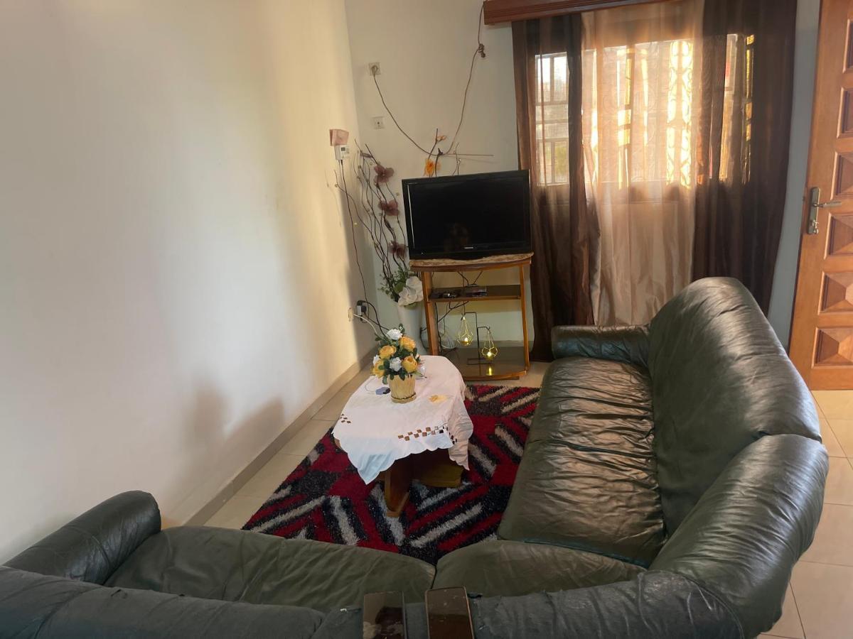 Km'S Cozy Spacious Calm Appart Meuble Yaoundé Esterno foto