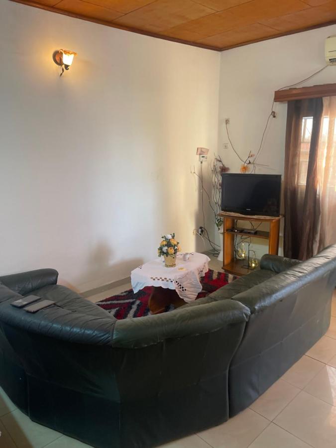 Km'S Cozy Spacious Calm Appart Meuble Yaoundé Esterno foto