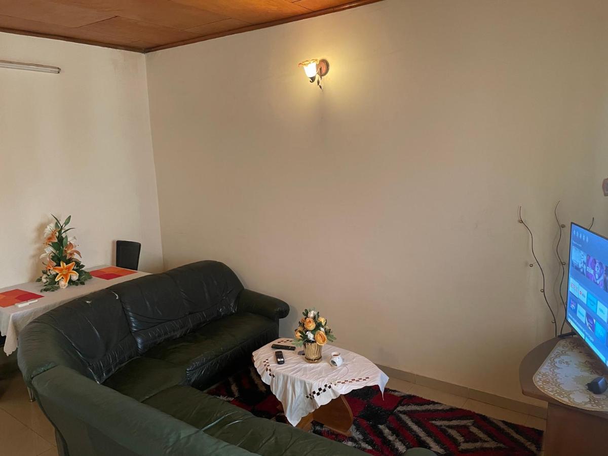 Km'S Cozy Spacious Calm Appart Meuble Yaoundé Esterno foto